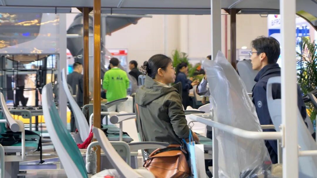 智趣出行，悦动未来！亿万先生MR观光车亮相2025中国（郑州）旅游休闲娱乐产业博览会