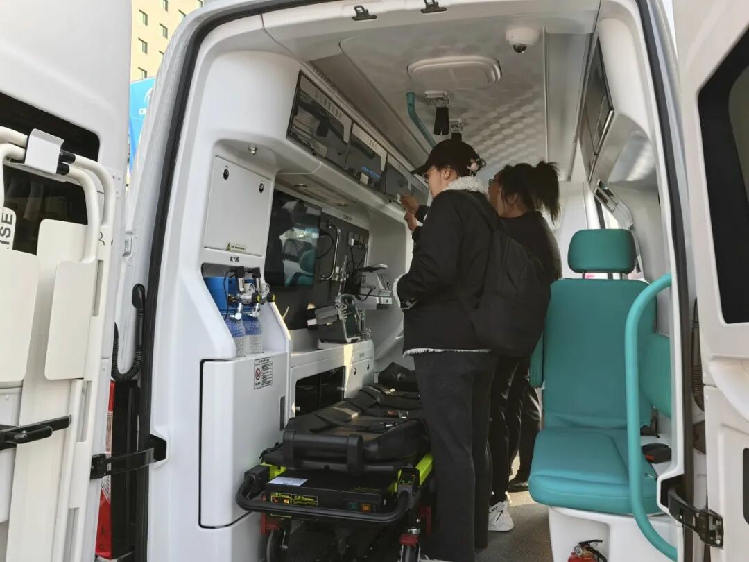智慧响应，护航生命 | 亿万先生MR救护车参加第六届中国急救大会，共筑大急救体系