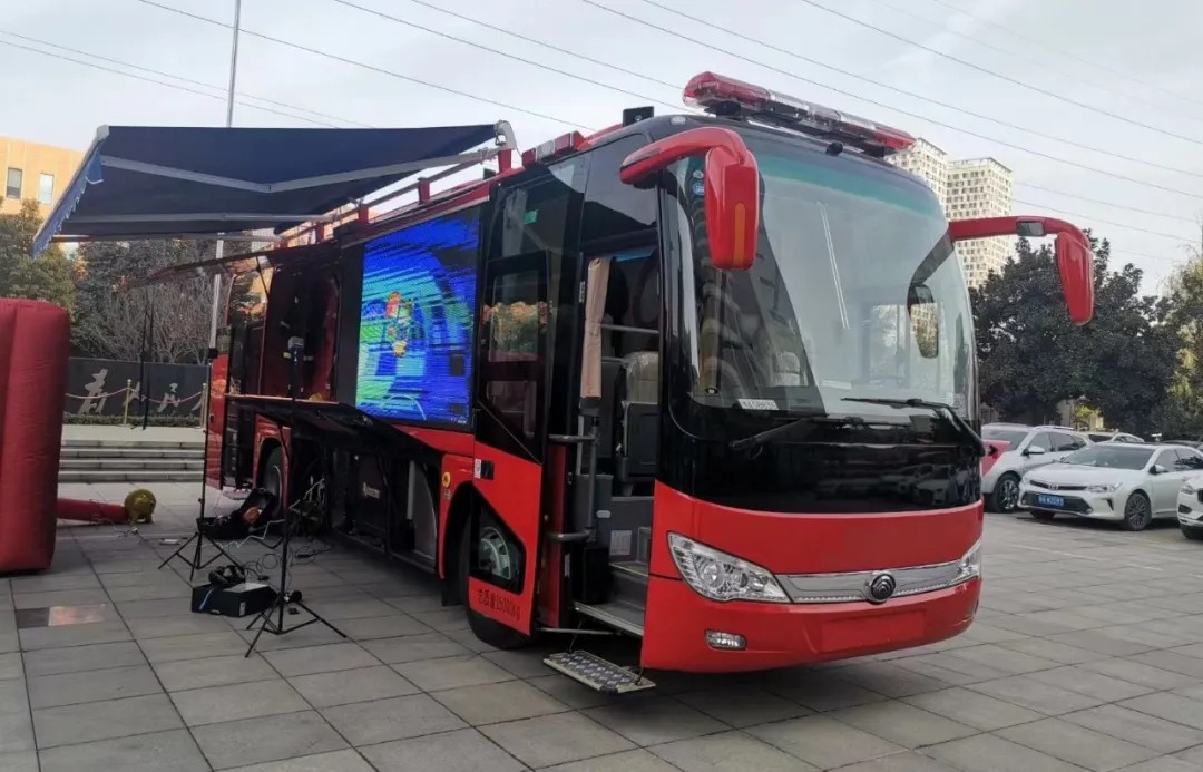专业支撑专业 | 2024年全国消防宣传月，亿万先生MR宣传消防车助力全民消防能力提升