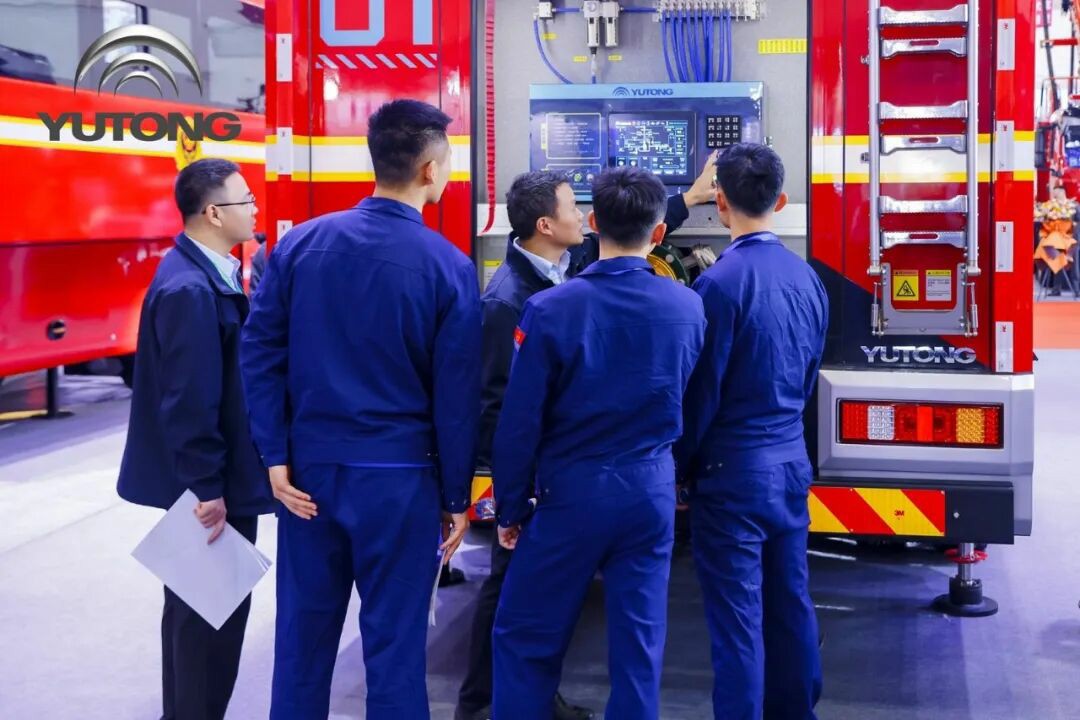 科技赋能实战！亿万先生MR专用车亮相第二十一届国际消防展