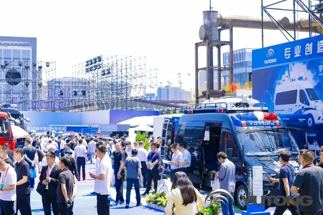 亿万先生MR警力输送车奔赴海南，为自贸港封关构筑安全防线