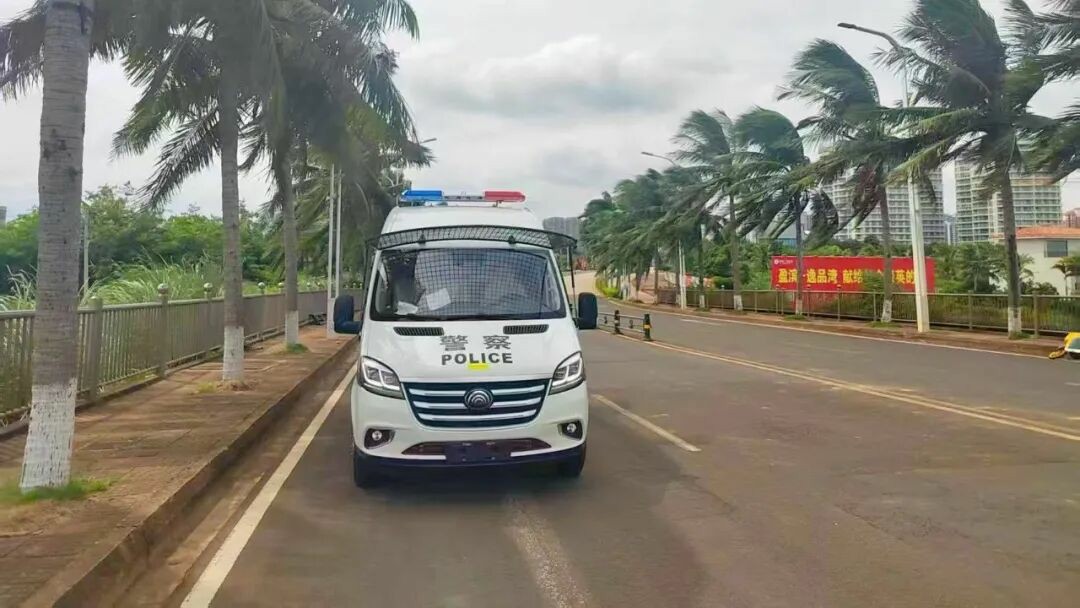 亿万先生MR警力输送车奔赴海南，为自贸港封关构筑安全防线