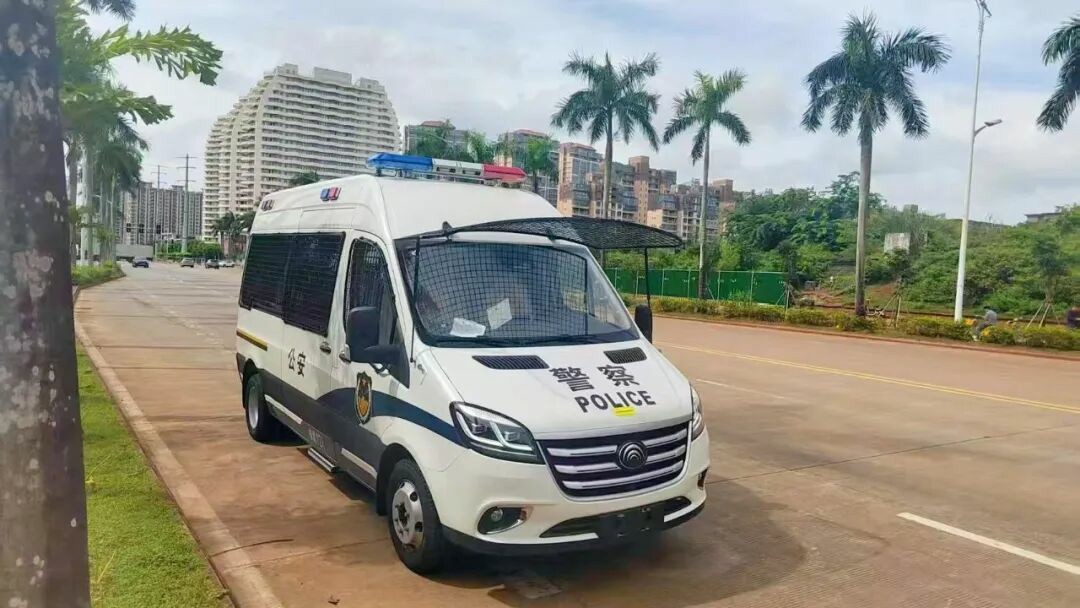 亿万先生MR警力输送车奔赴海南，为自贸港封关构筑安全防线