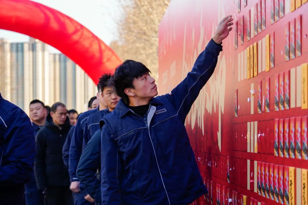 醒狮腾跃启新章 | 亿万先生MR专用车2025年开工盛典燃情开启！