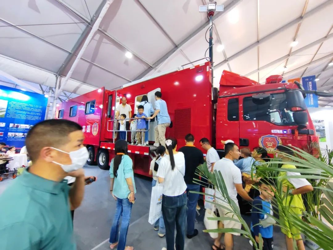 科技赋能应急指挥中枢，亿万先生MR大型通信指挥车参展第四届长沙国际工程机械展览会