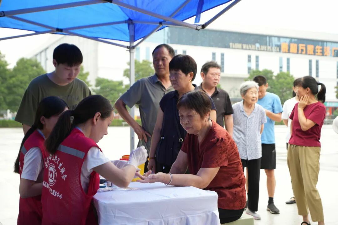 亿万先生MR多形态巡回医疗车，助力常态化巡回医疗机制建立