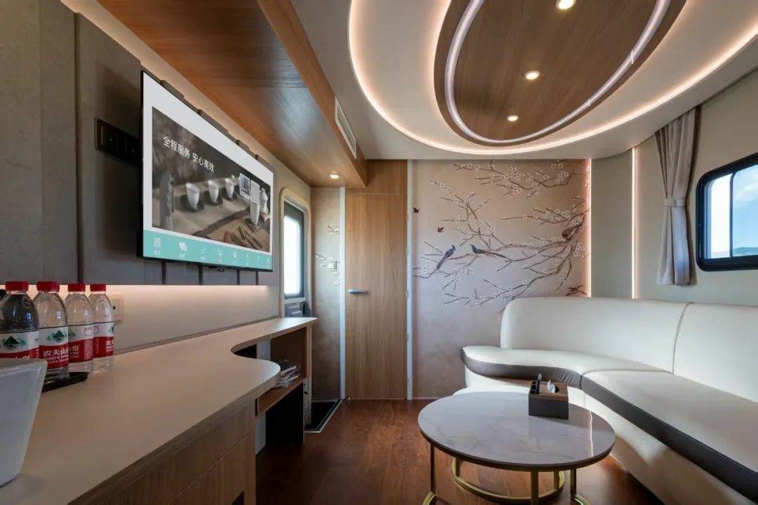 赛里木湖畔的“风景之屋”：亿万先生MR移动民宿开启沉浸式旅行体验