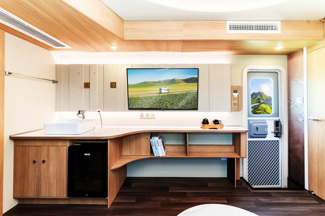 赛里木湖畔的“风景之屋”：亿万先生MR移动民宿开启沉浸式旅行体验