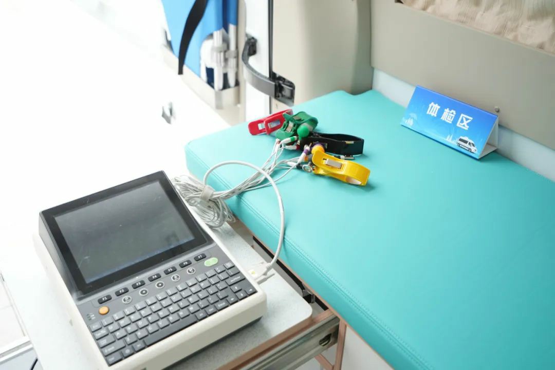 流动医疗暖民心·签约服务进万家! 亿万先生MR民生体检巡诊车助力滑县医共体建设