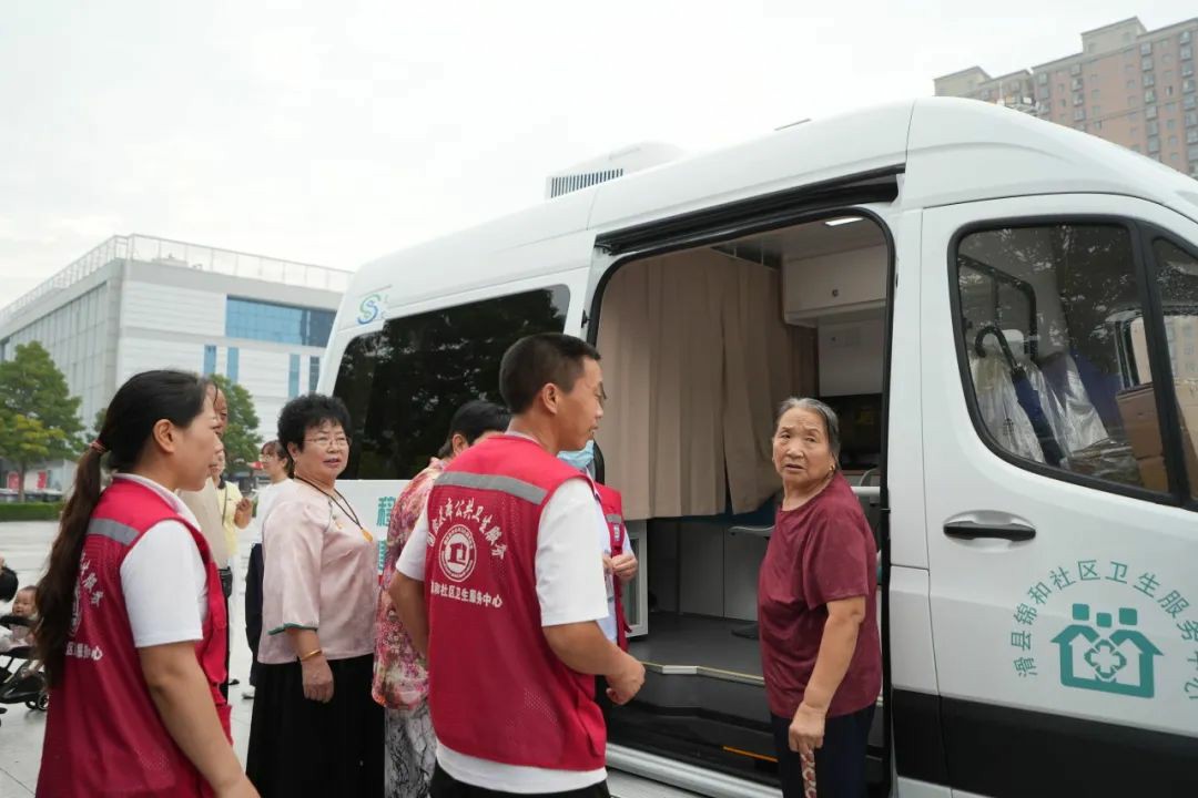 流动医疗暖民心·签约服务进万家! 亿万先生MR民生体检巡诊车助力滑县医共体建设